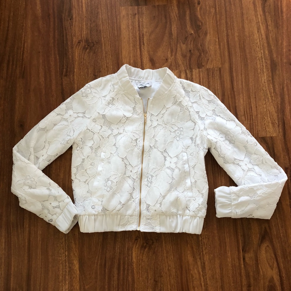 ❌SOLD❌Bebe white lace crop jacket
